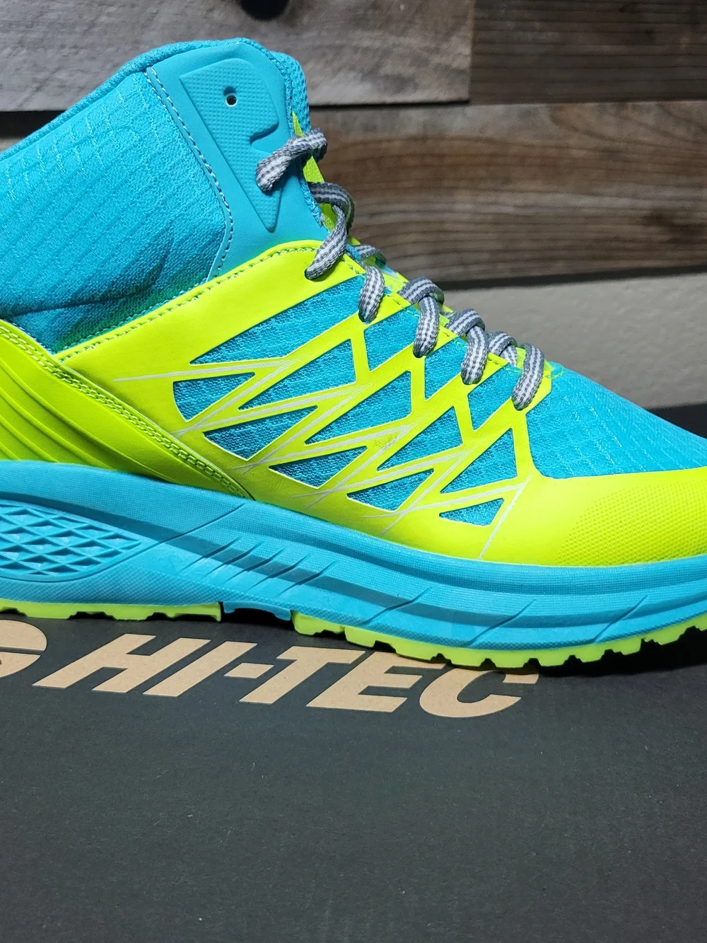 *NEW* Hi-Tec Demolisher Mid Lime Punch/Turquoise Men’s Hiking Boots Size 9 w/Box